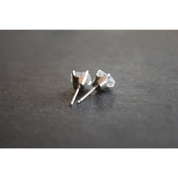 Sterling silver stud earrings, alternative diamond, uncut natural gemsto… - Picture 4 of 5